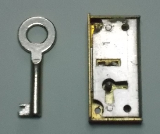Hochwertiges kleines Kastenschloss 8 mm Dornmaß, DIN rechts